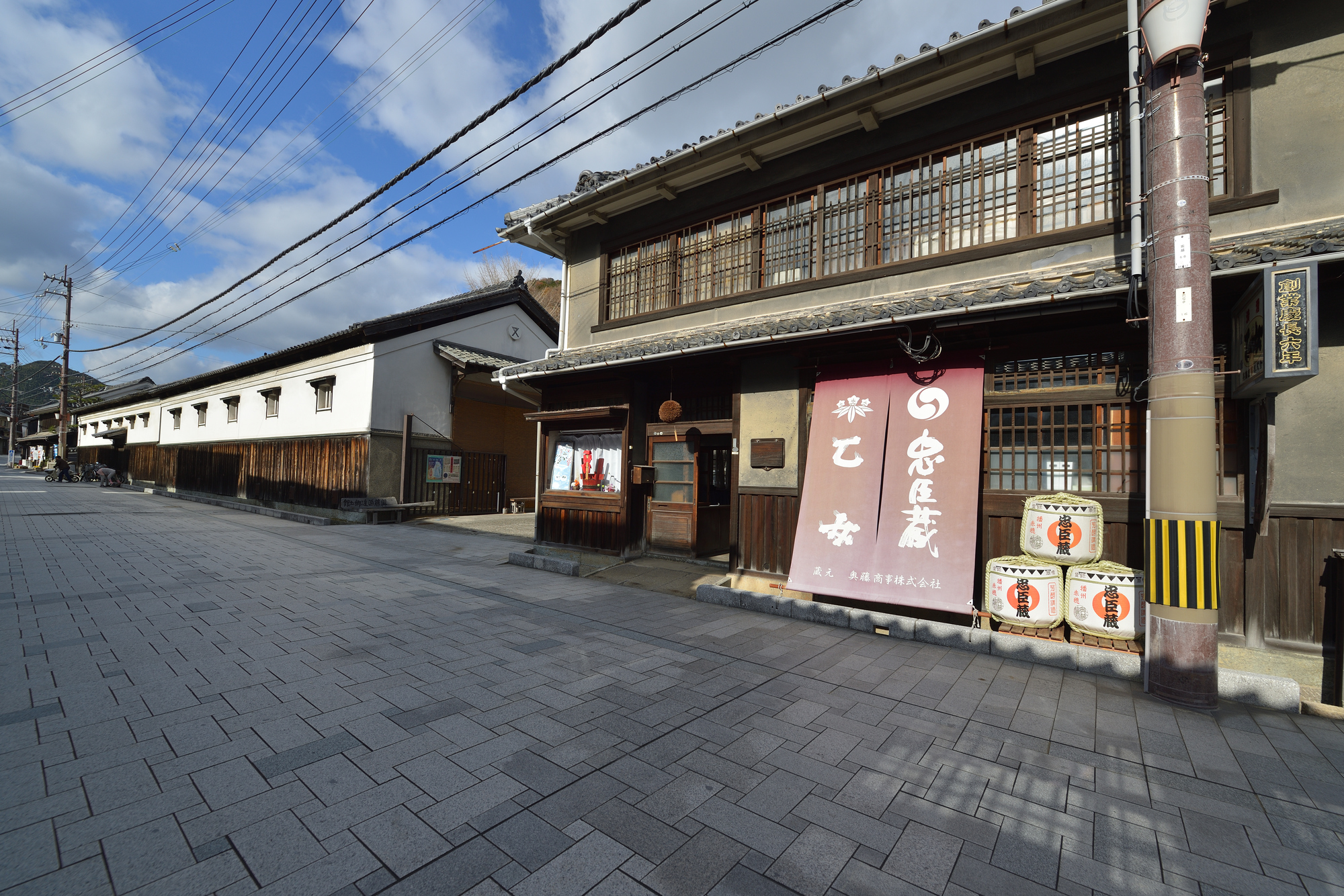 日除け幕とは？活用する方法から製作の流れまでを解説